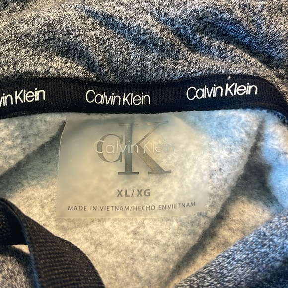 Calvin Klein, gray hoodie… XL… textured cord pull strings… Raglin style…CUTE! - Picture 3 of 8